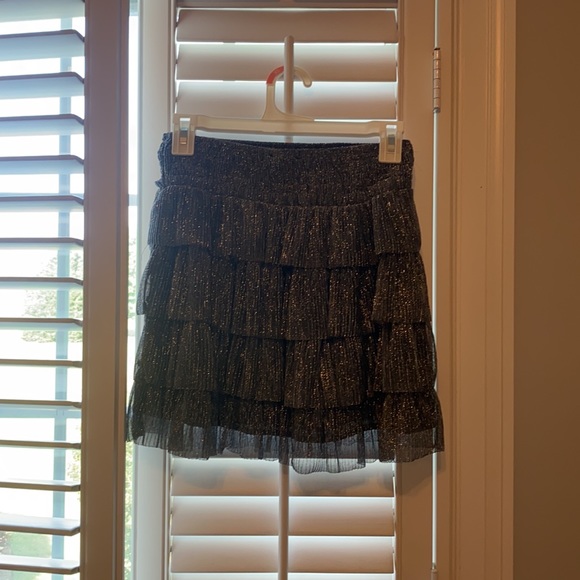 Storia black and silver tiered-pleated ruffle mini skirt - Picture 2 of 4